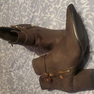 Ankle Bootie Gray color size 11 Liz Claiborne 2.5 inch block  heel